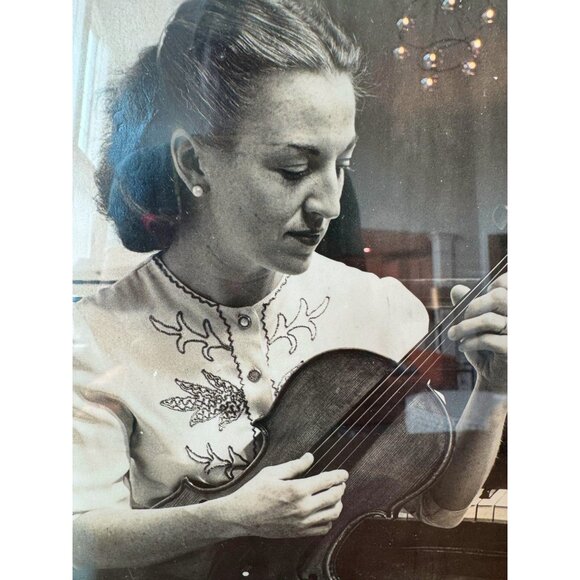 Framed Photo of Woman with Violin + 1993 Handwritten Letter from Mother to Son - Picture 5 of 10